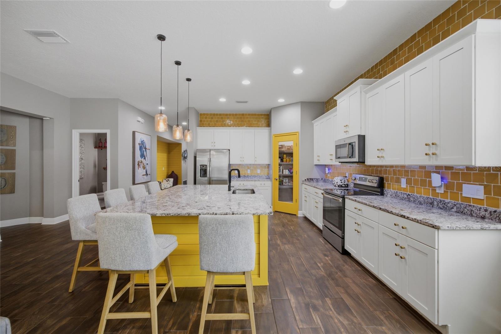 2516 W CURTIS ST — photo 13