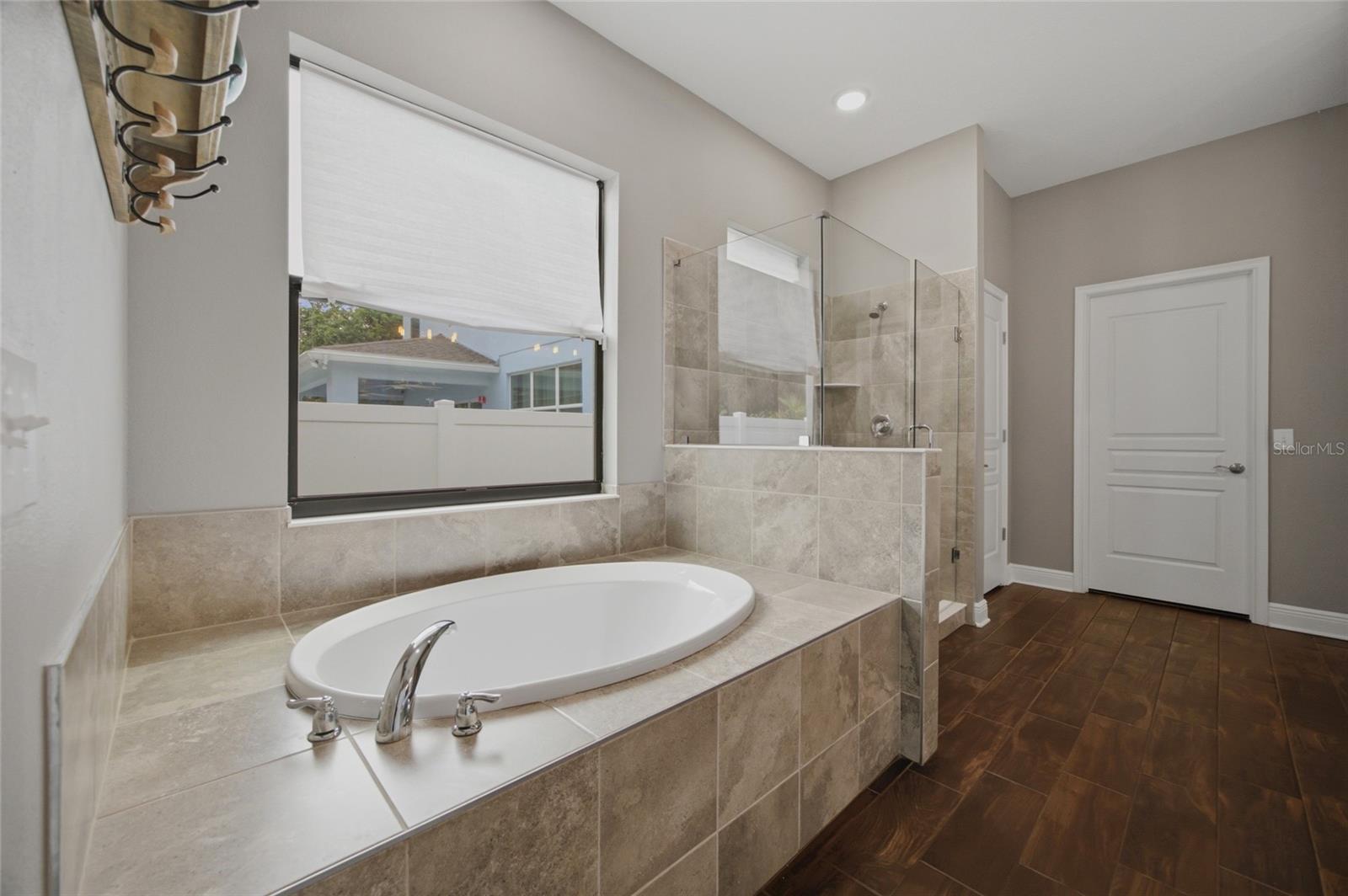 2516 W CURTIS ST — photo 23