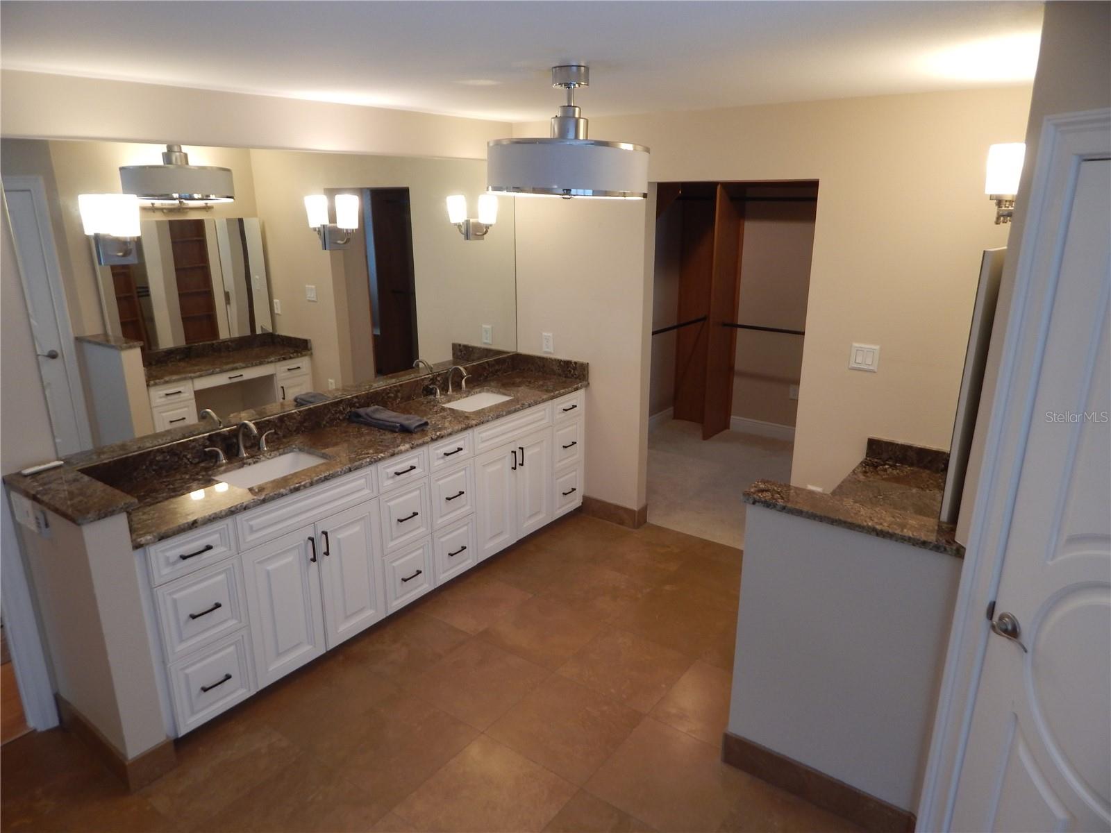 8025 ISLAND DR — photo 13