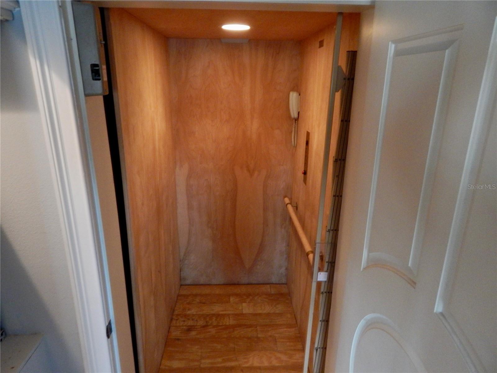 8025 ISLAND DR — photo 16