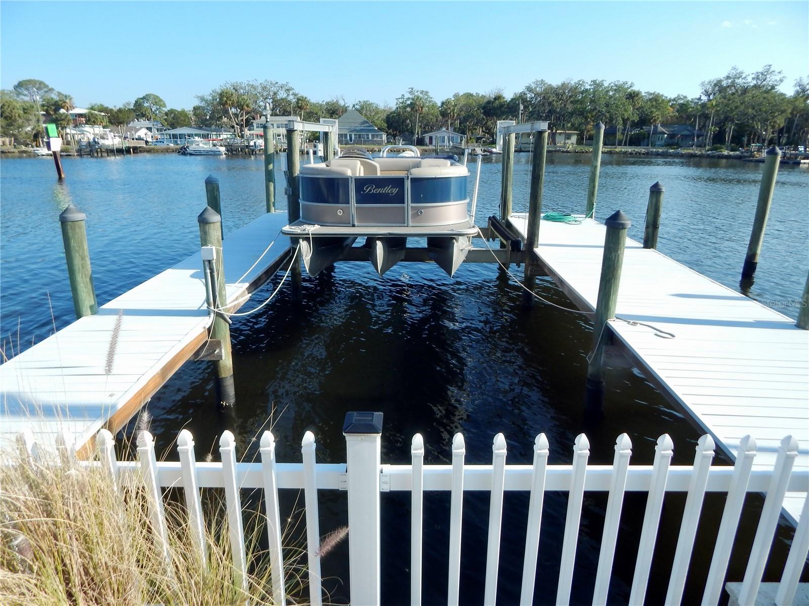 8025 ISLAND DR — photo 2