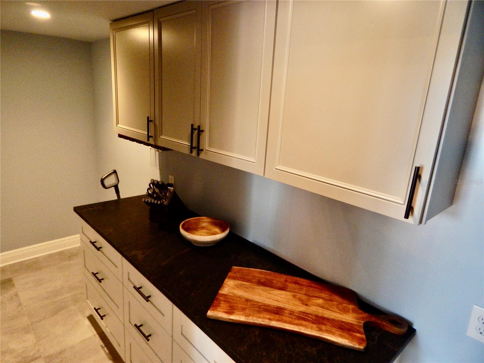 8025 ISLAND DR — photo 10