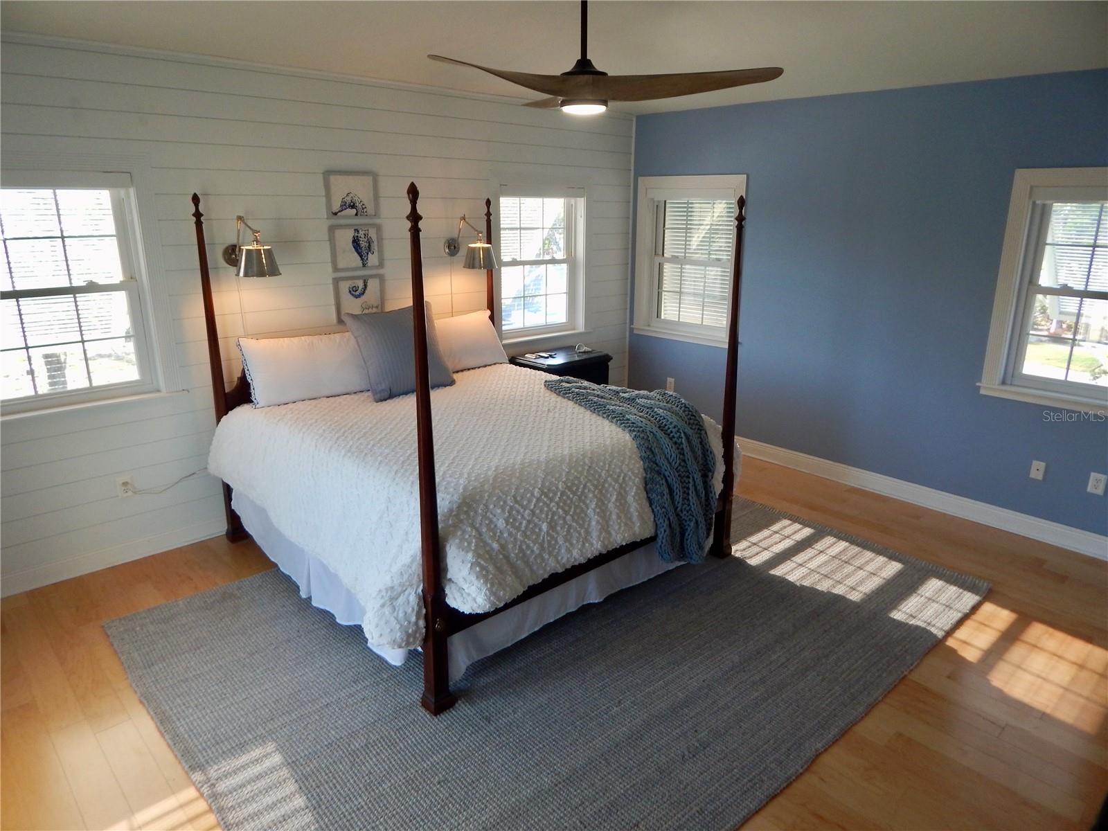 8025 ISLAND DR — photo 11