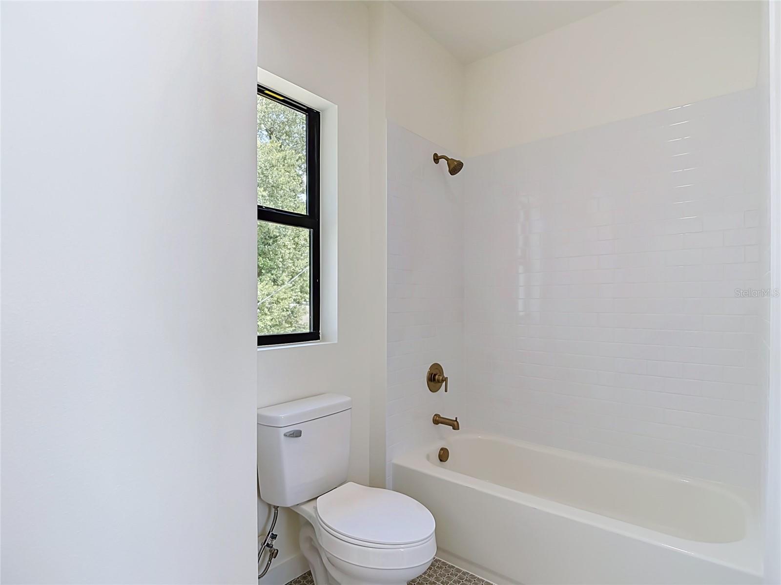2410 E 20TH AVE — photo 33