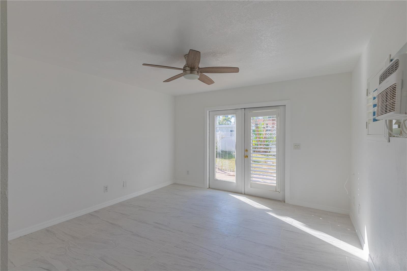 944 BRUCE AVE — photo 20