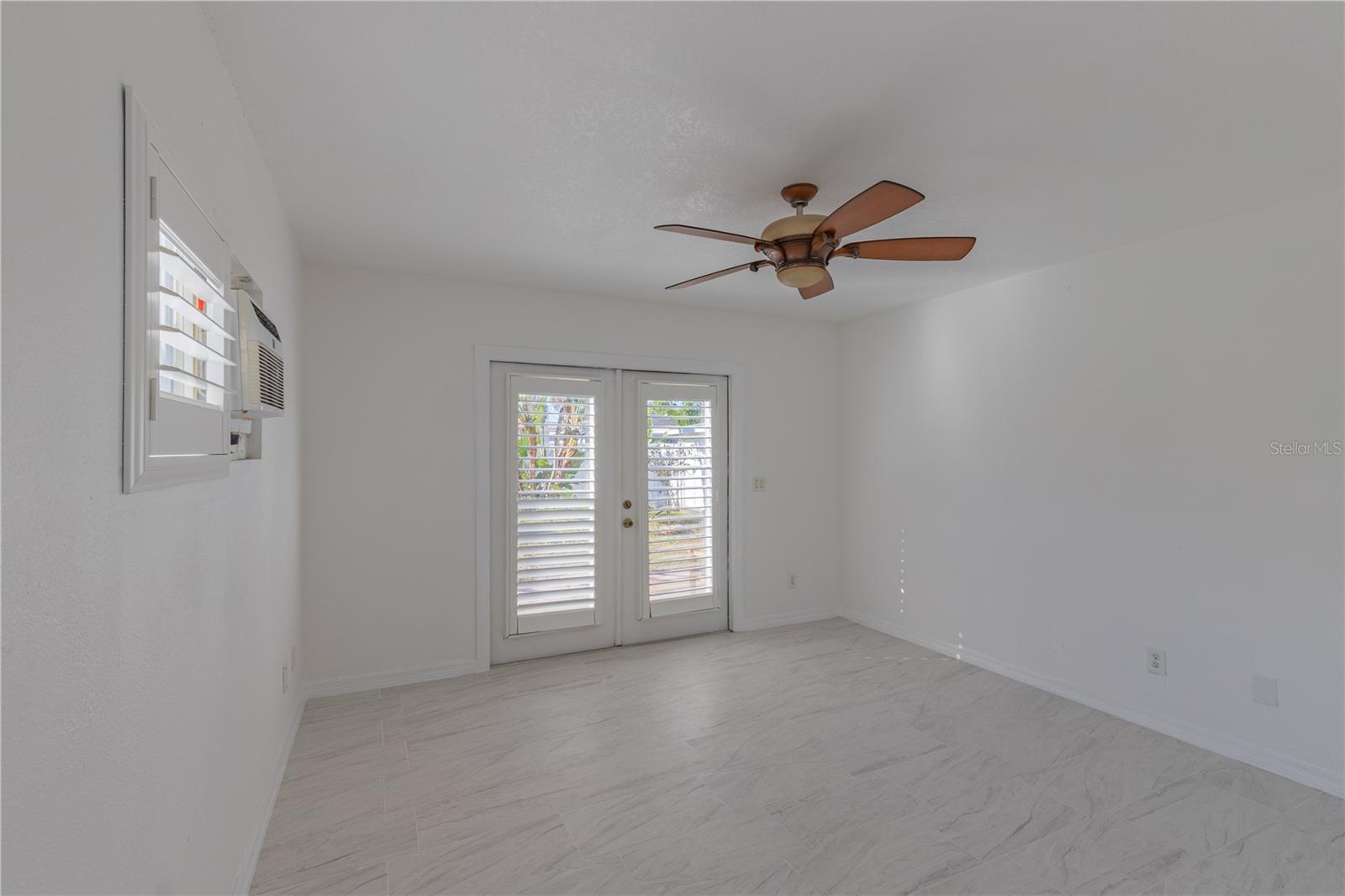 944 BRUCE AVE — photo 13
