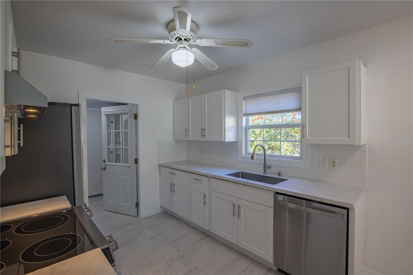 944 BRUCE AVE — photo 25