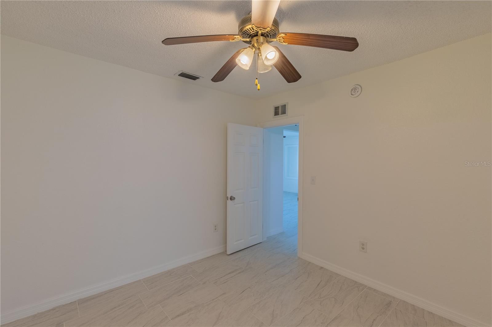 944 BRUCE AVE — photo 16