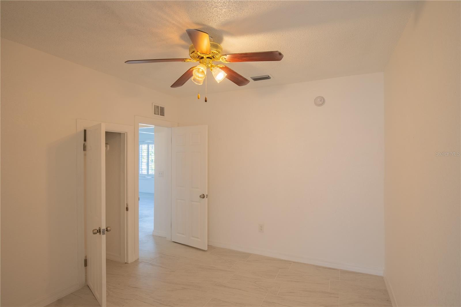 944 BRUCE AVE — photo 8
