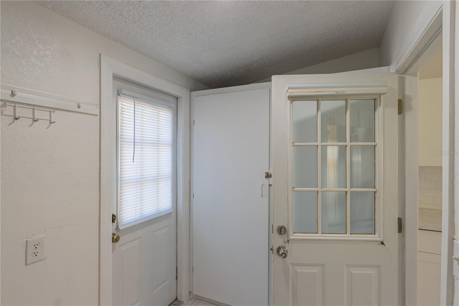 944 BRUCE AVE — photo 27