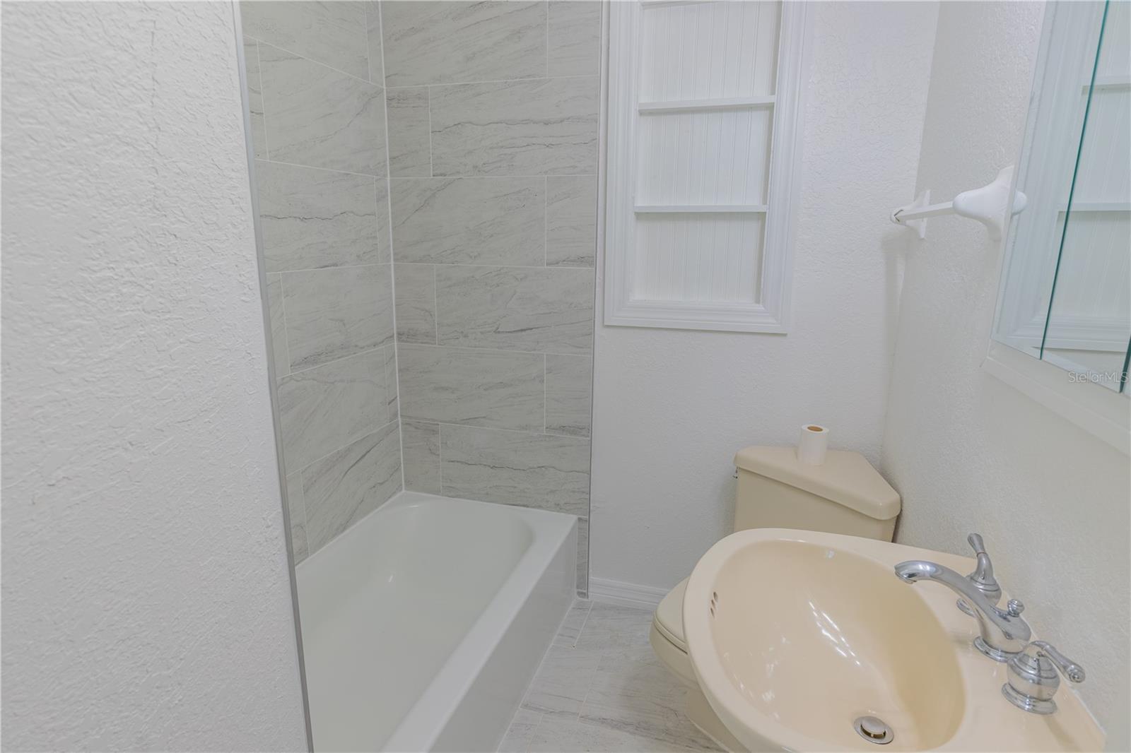 944 BRUCE AVE — photo 5
