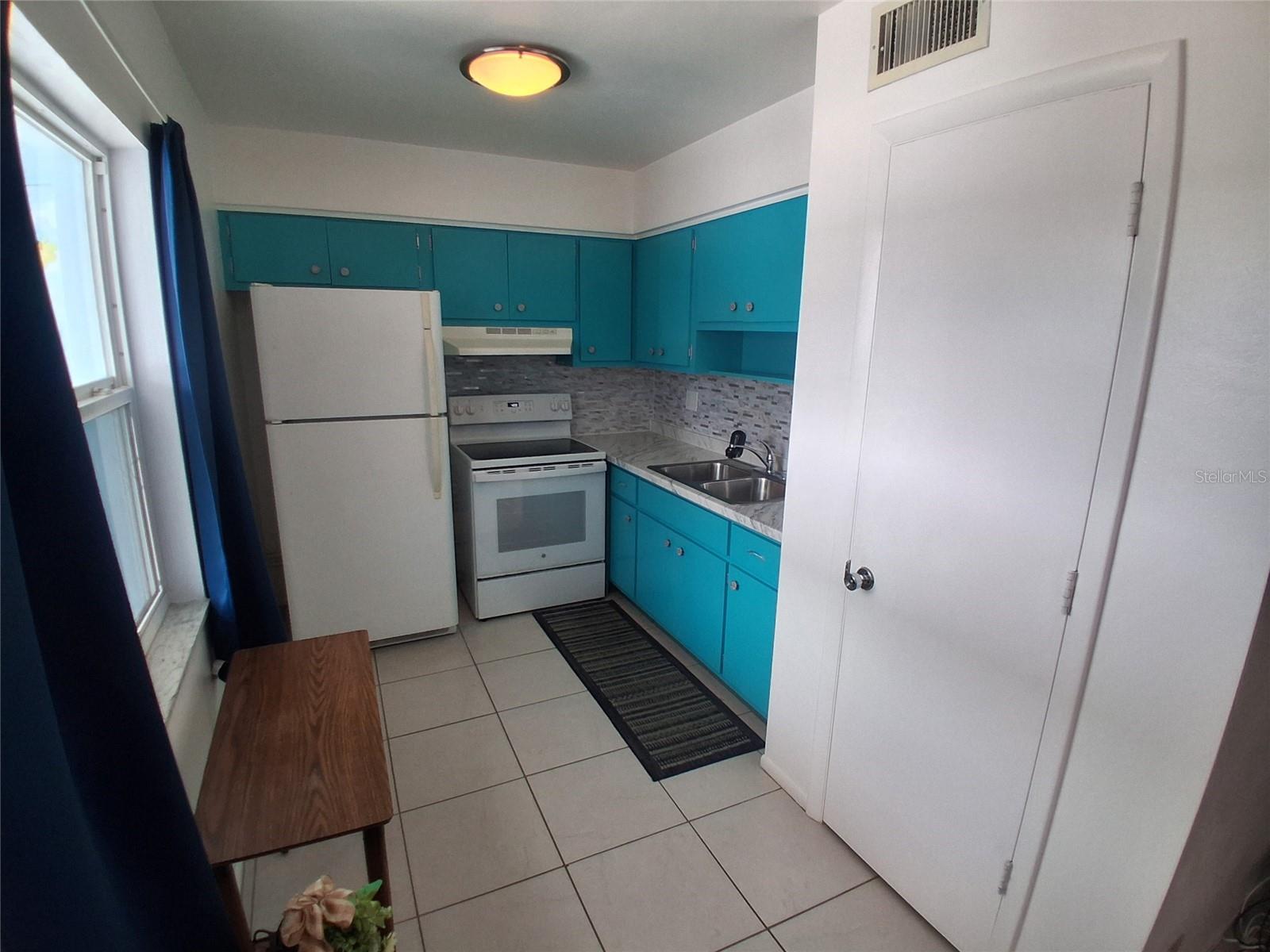 125 PORTREE DR — photo 2