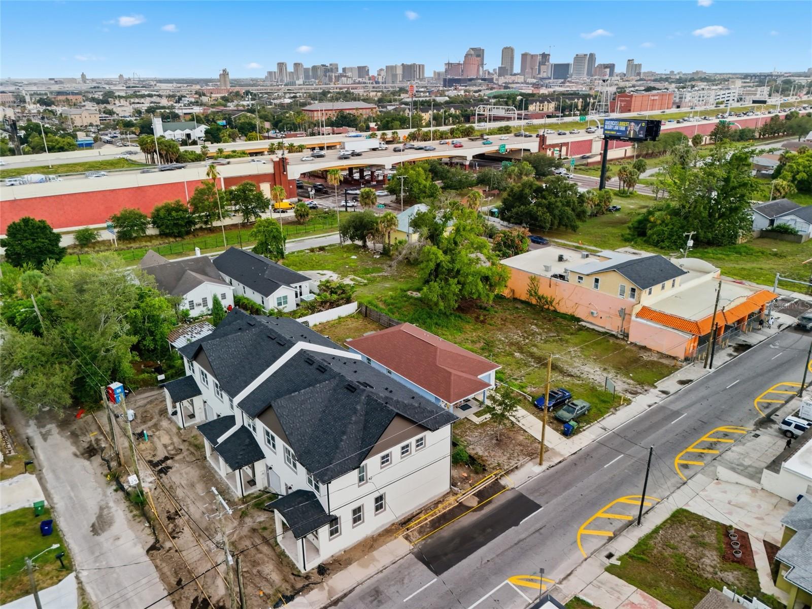 2215 E COLUMBUS DR — photo 24