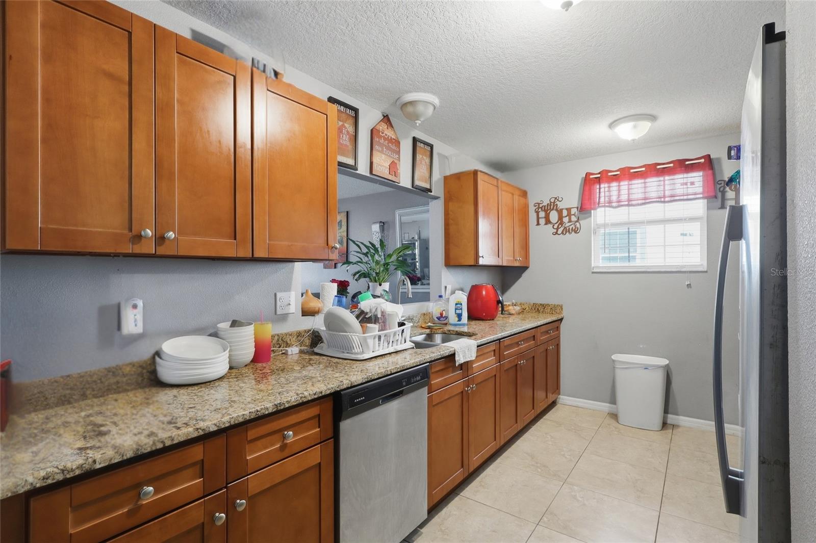 2215 E COLUMBUS DR — photo 10