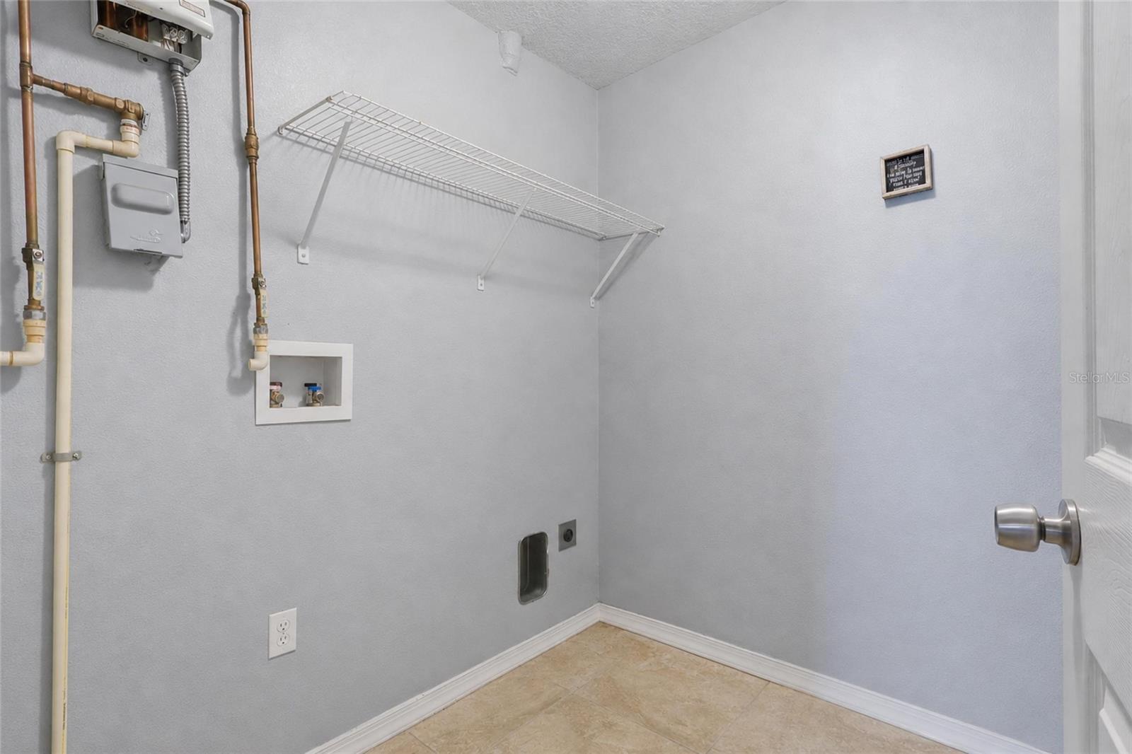 2215 E COLUMBUS DR — photo 14