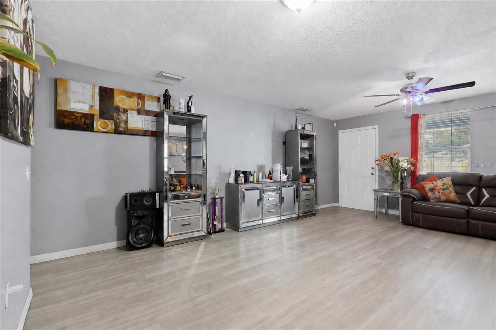 2215 E COLUMBUS DR — photo 7