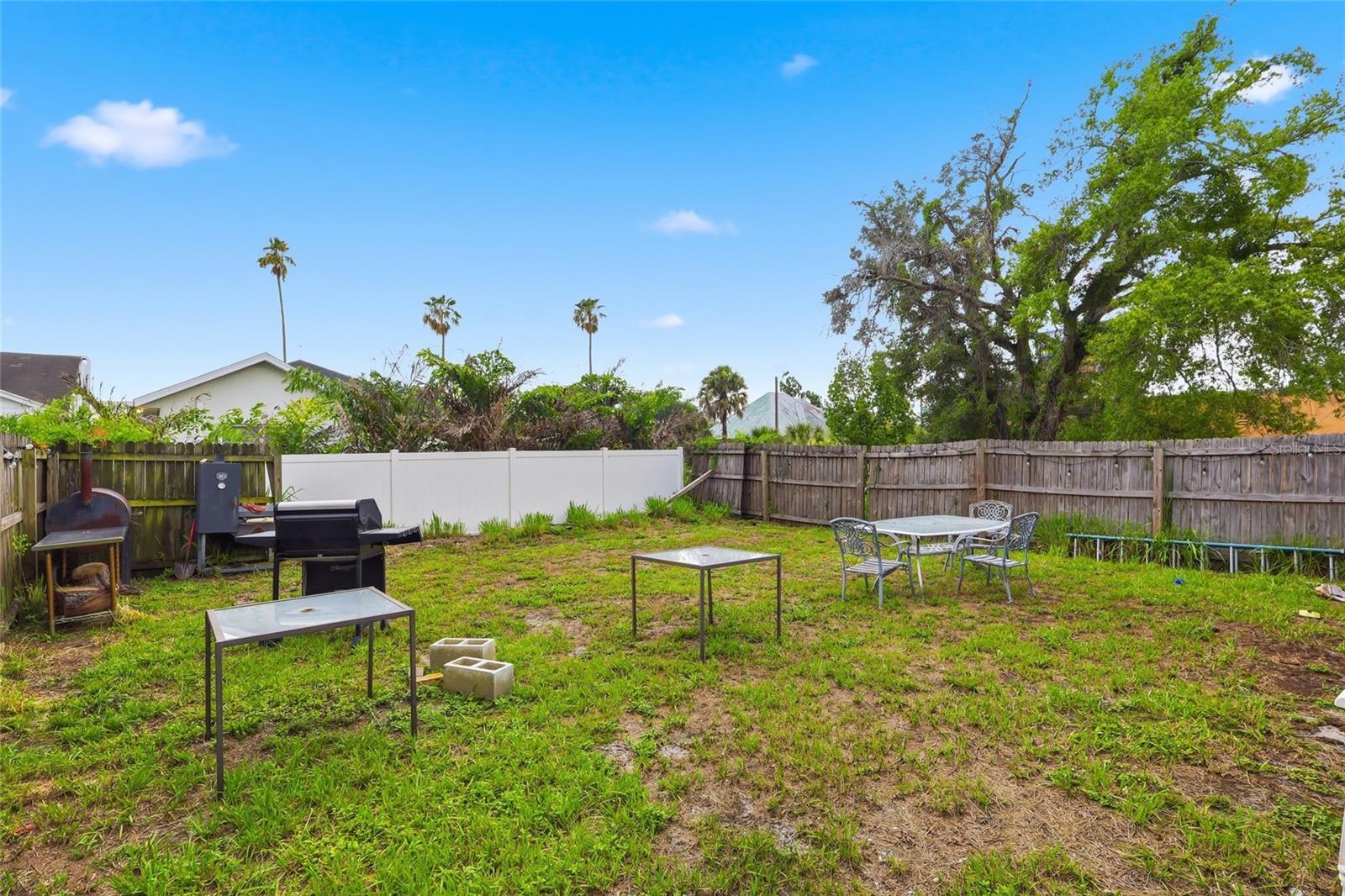 2215 E COLUMBUS DR — photo 21
