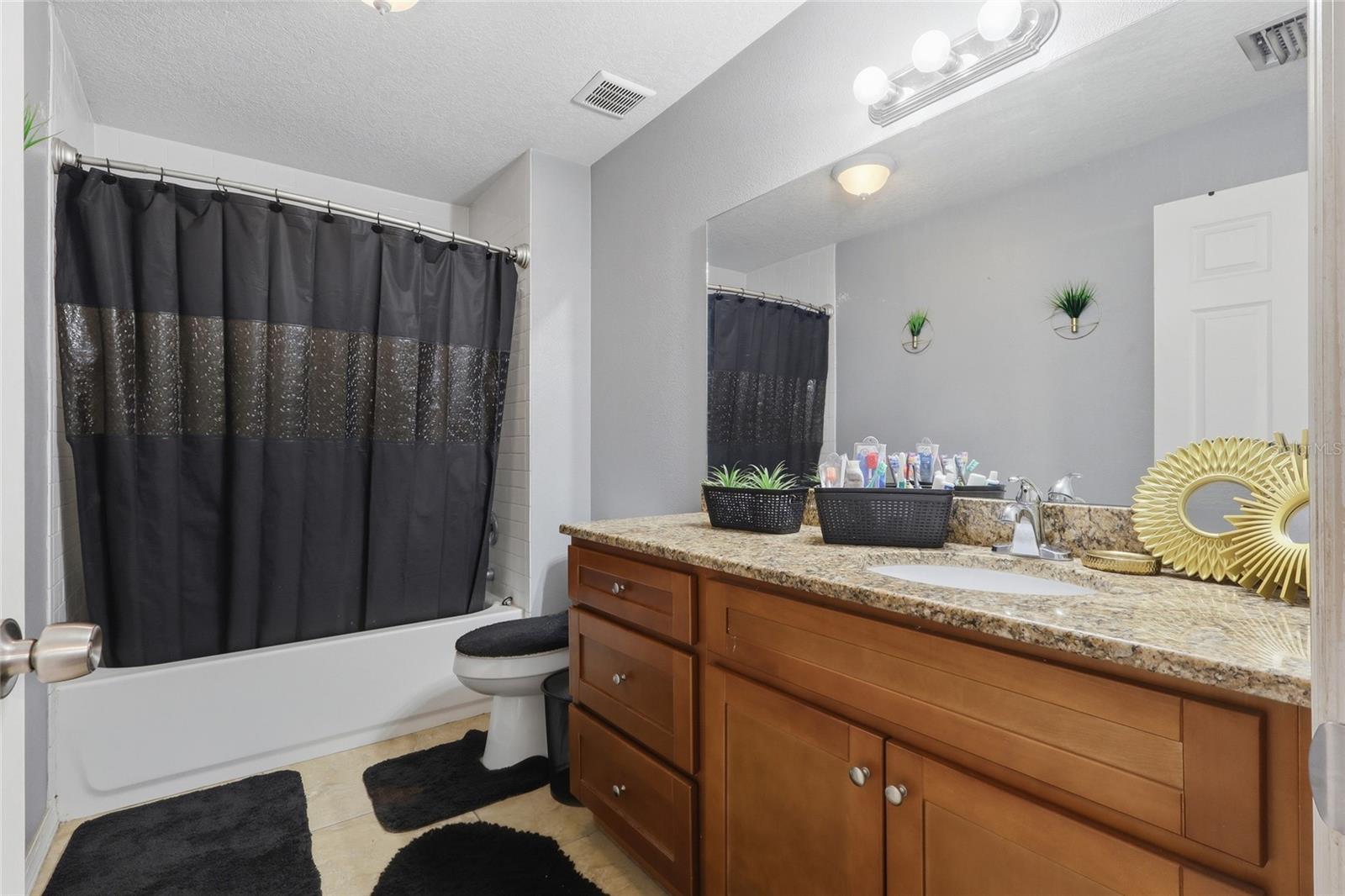 2215 E COLUMBUS DR — photo 15