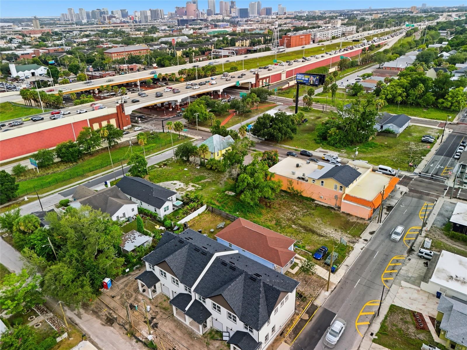 2215 E COLUMBUS DR — photo 4