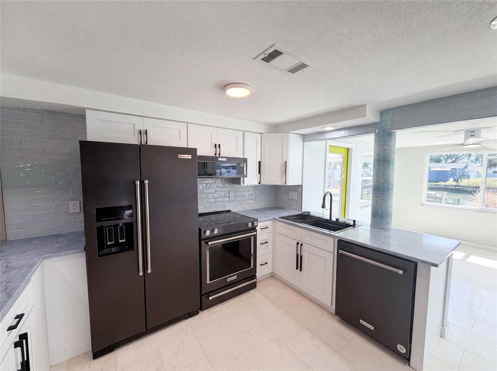 13638 EVELANE DR — photo 2