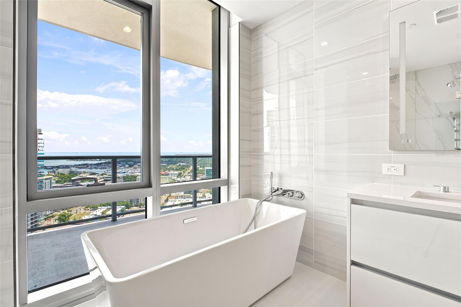 400 CENTRAL AVE #2901 — photo 39