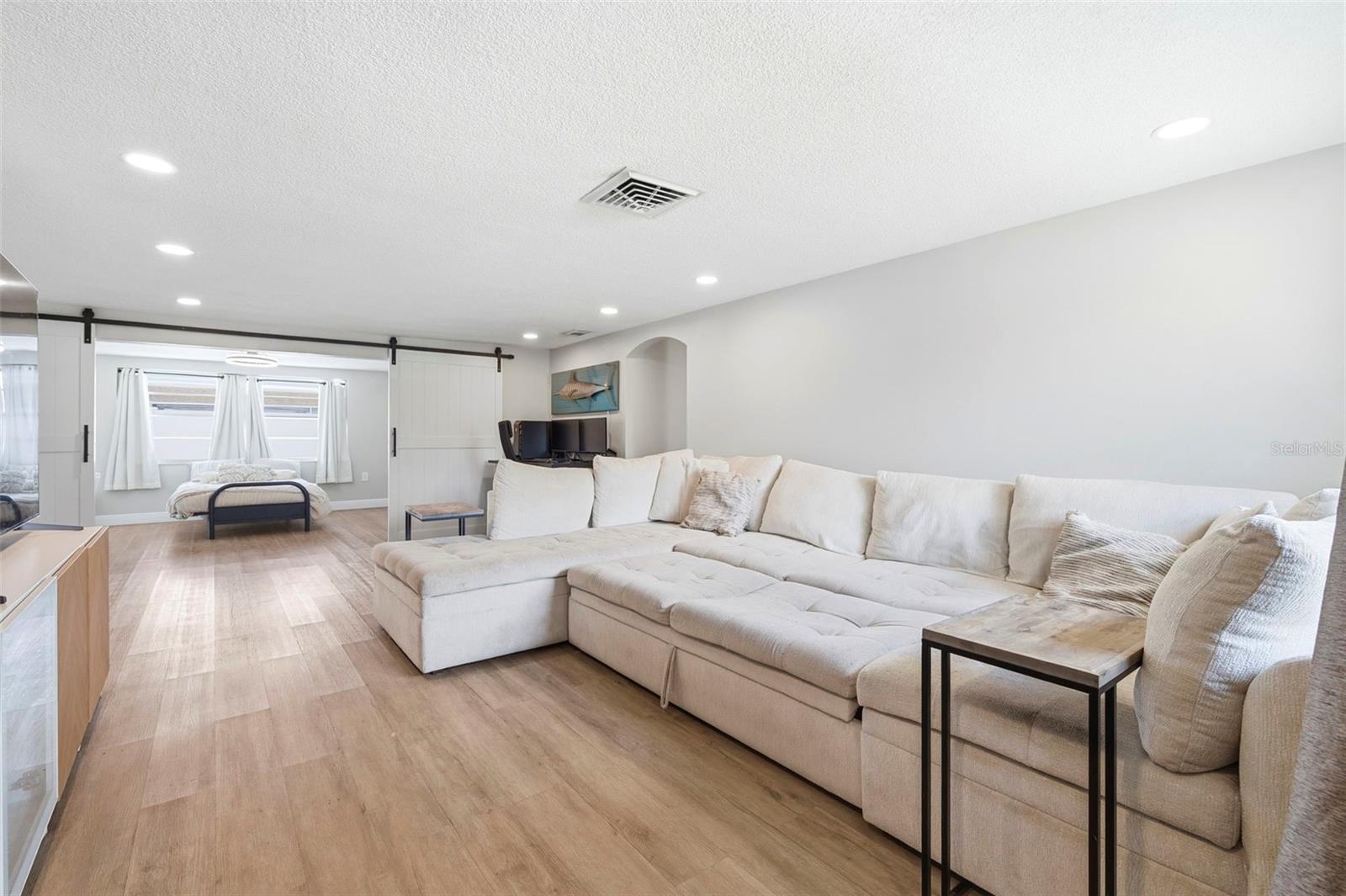 9105 HUNT CLUB LN — photo 9