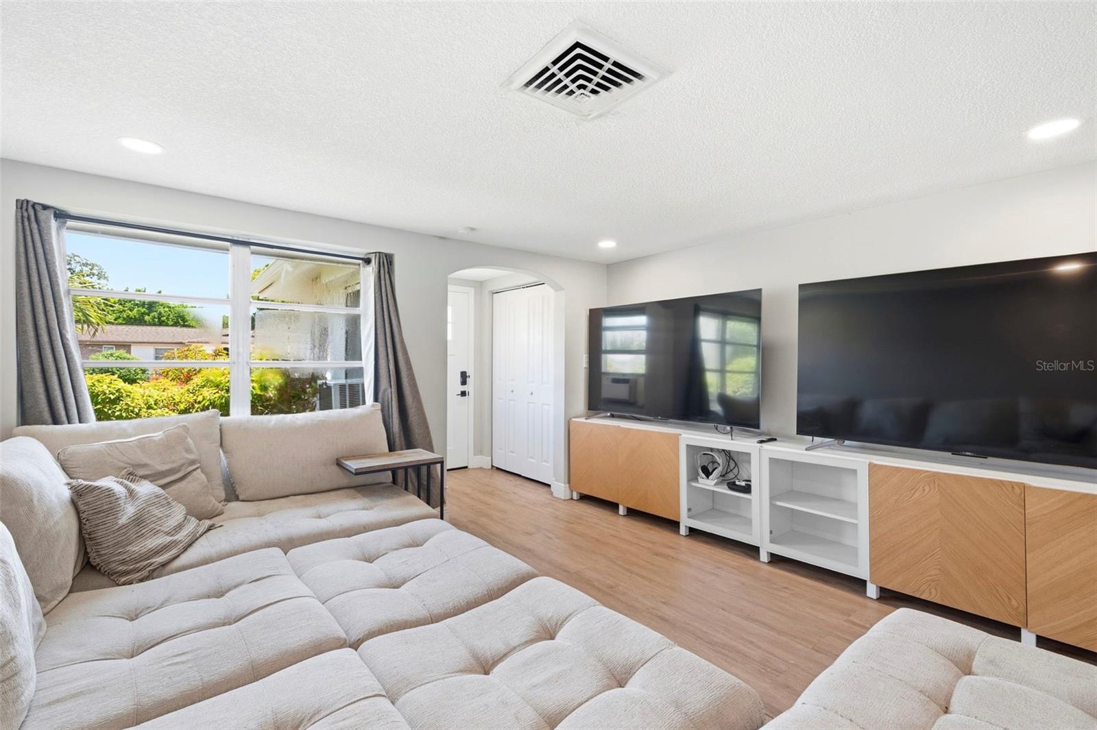 9105 HUNT CLUB LN — photo 11