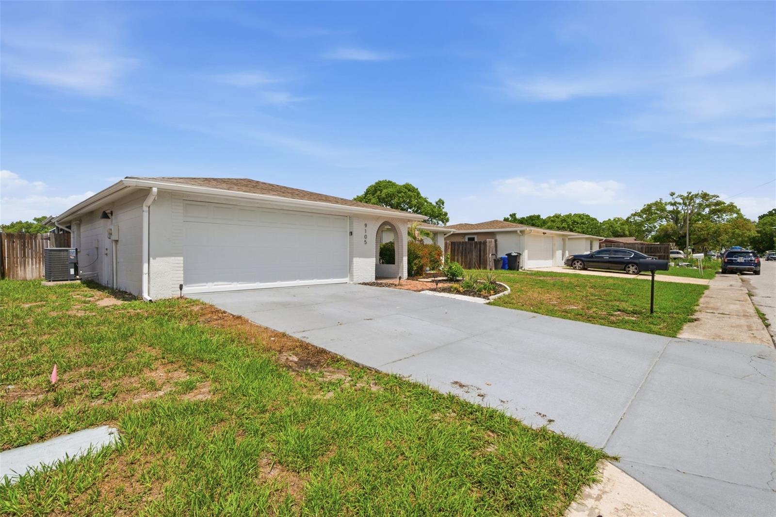 9105 HUNT CLUB LN — photo 2