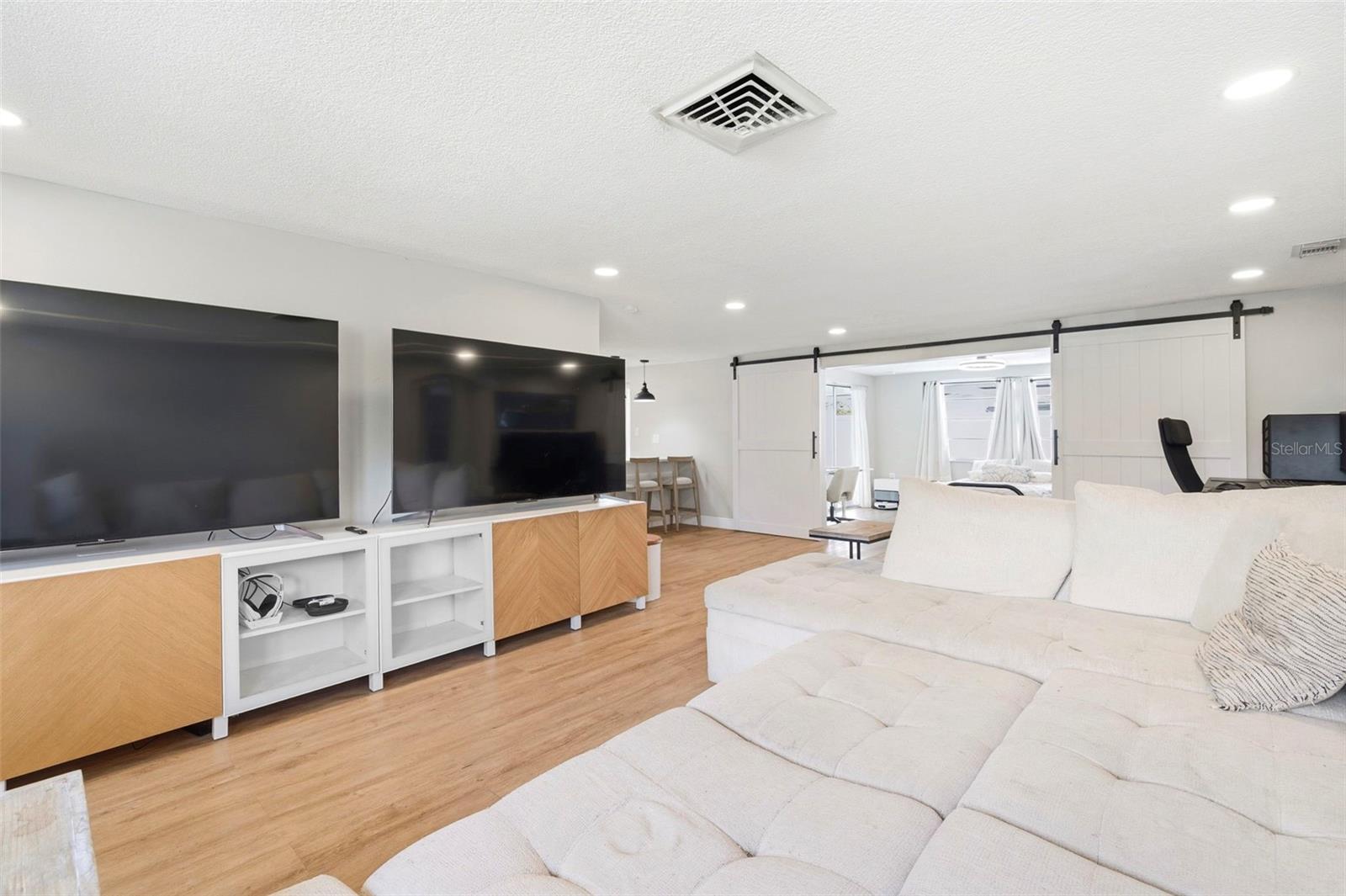 9105 HUNT CLUB LN — photo 12