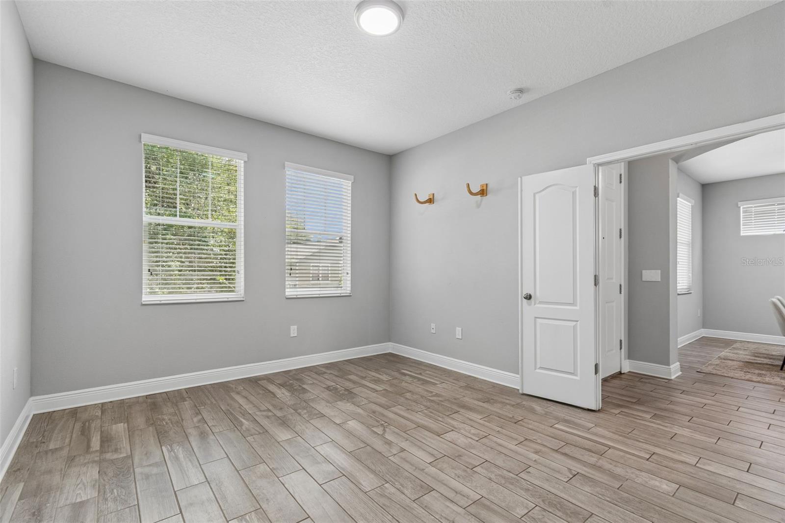 1216 E GIDDENS AVE — photo 22