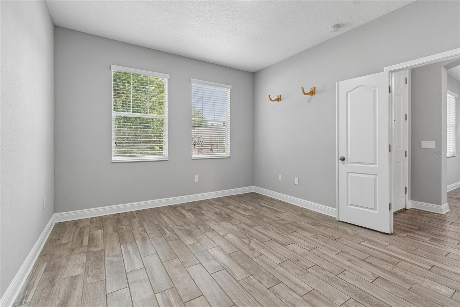 1216 E GIDDENS AVE — photo 26
