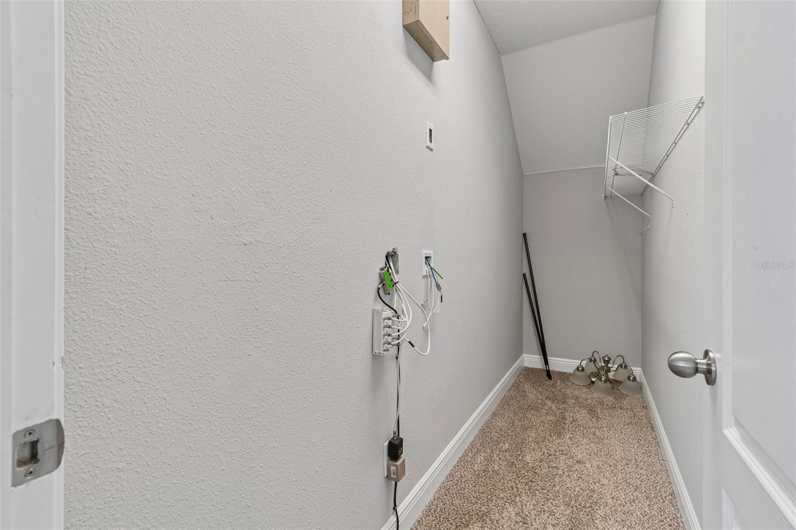 1216 E GIDDENS AVE — photo 27