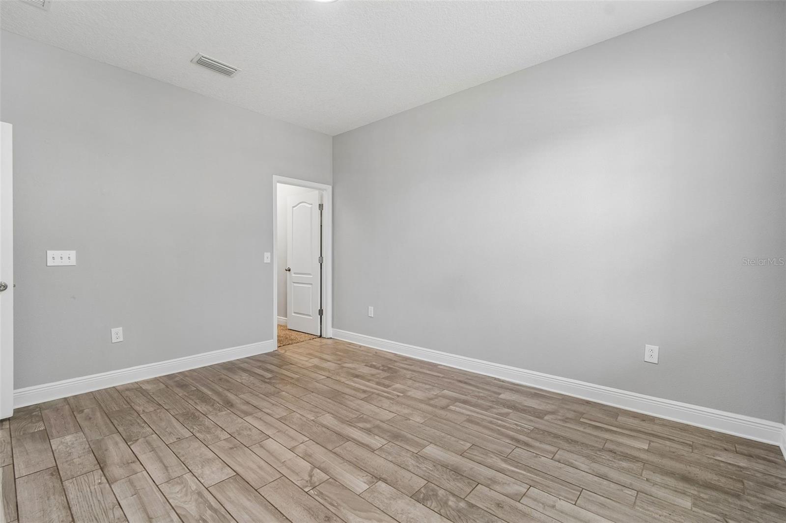 1216 E GIDDENS AVE — photo 24