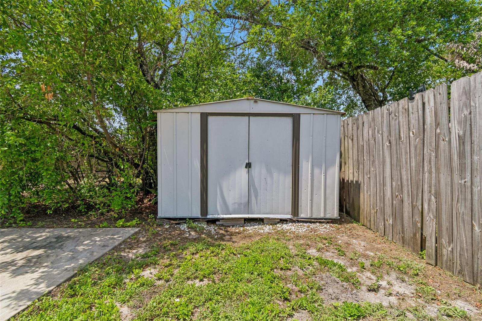 1216 E GIDDENS AVE — photo 56