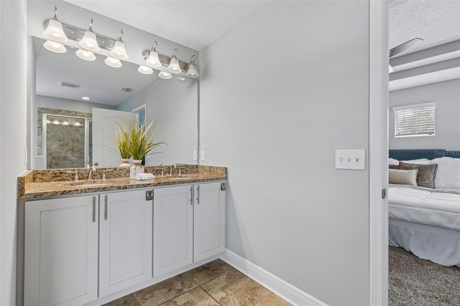 1216 E GIDDENS AVE — photo 44