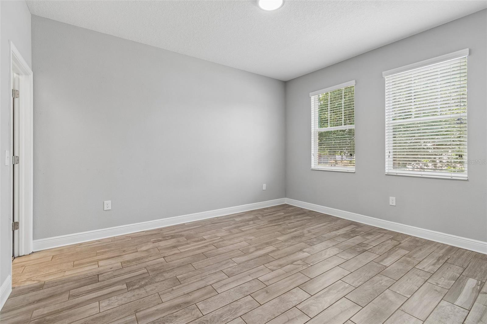 1216 E GIDDENS AVE — photo 23