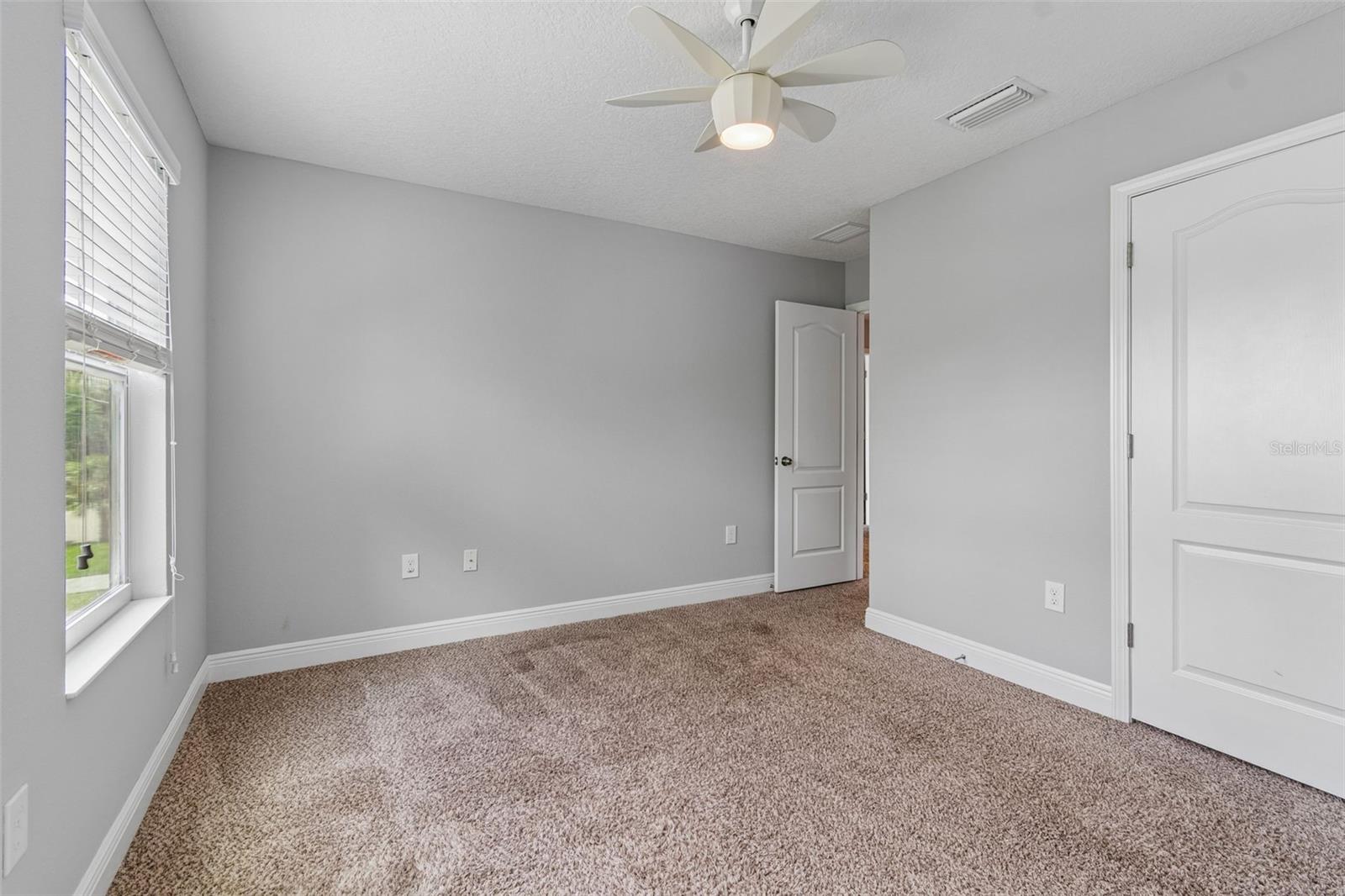 1216 E GIDDENS AVE — photo 32