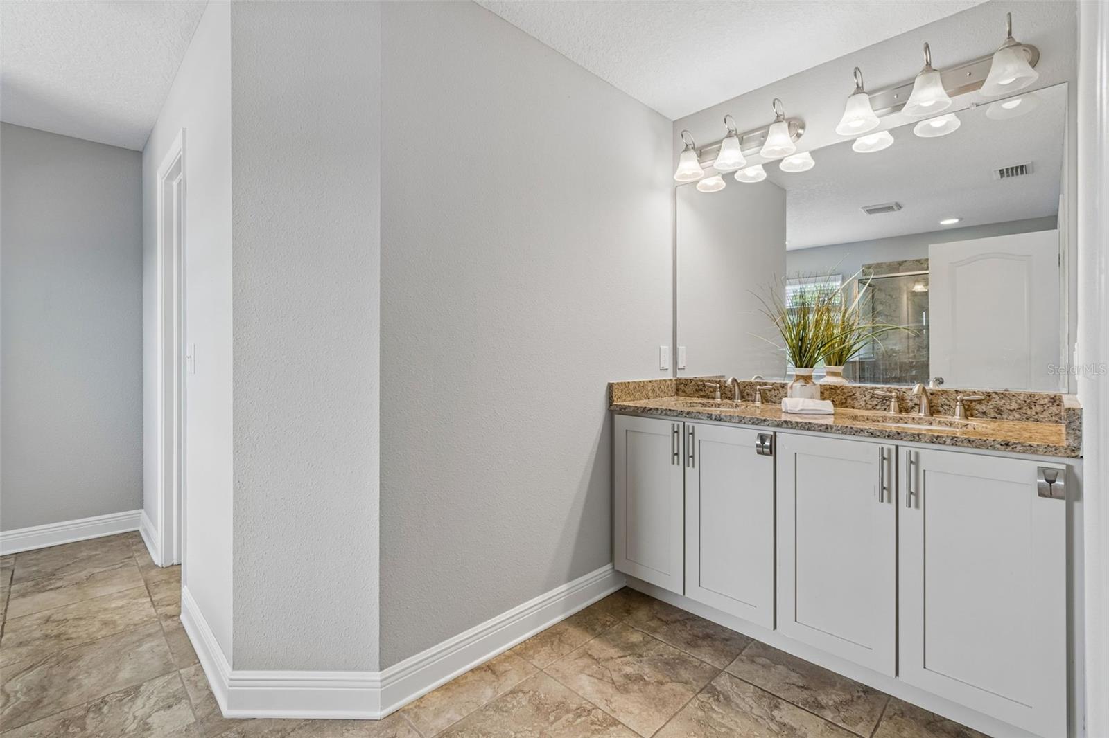 1216 E GIDDENS AVE — photo 43