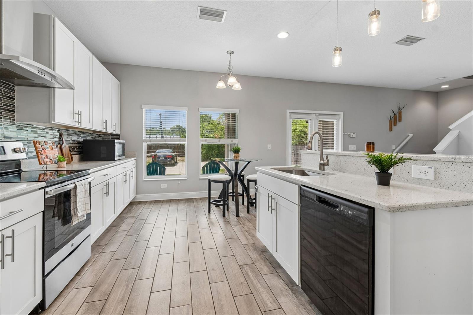 1216 E GIDDENS AVE — photo 19