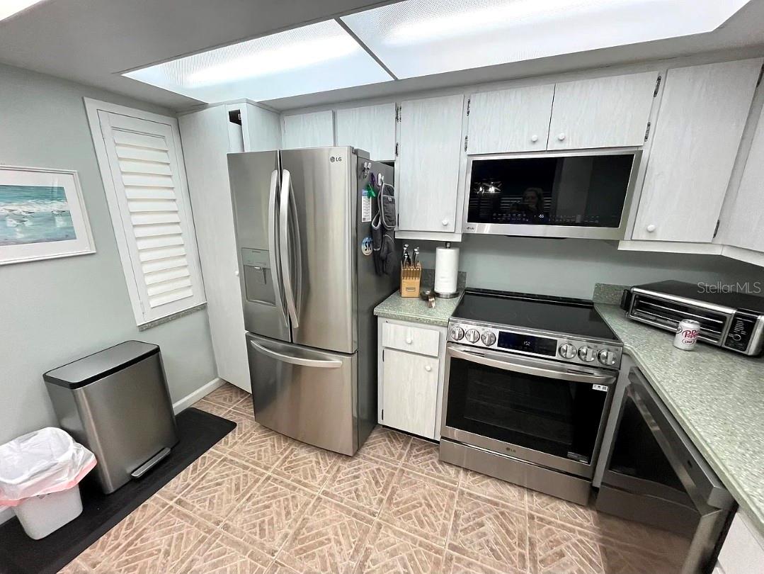1250 N PORTOFINO DR #301 — photo 3