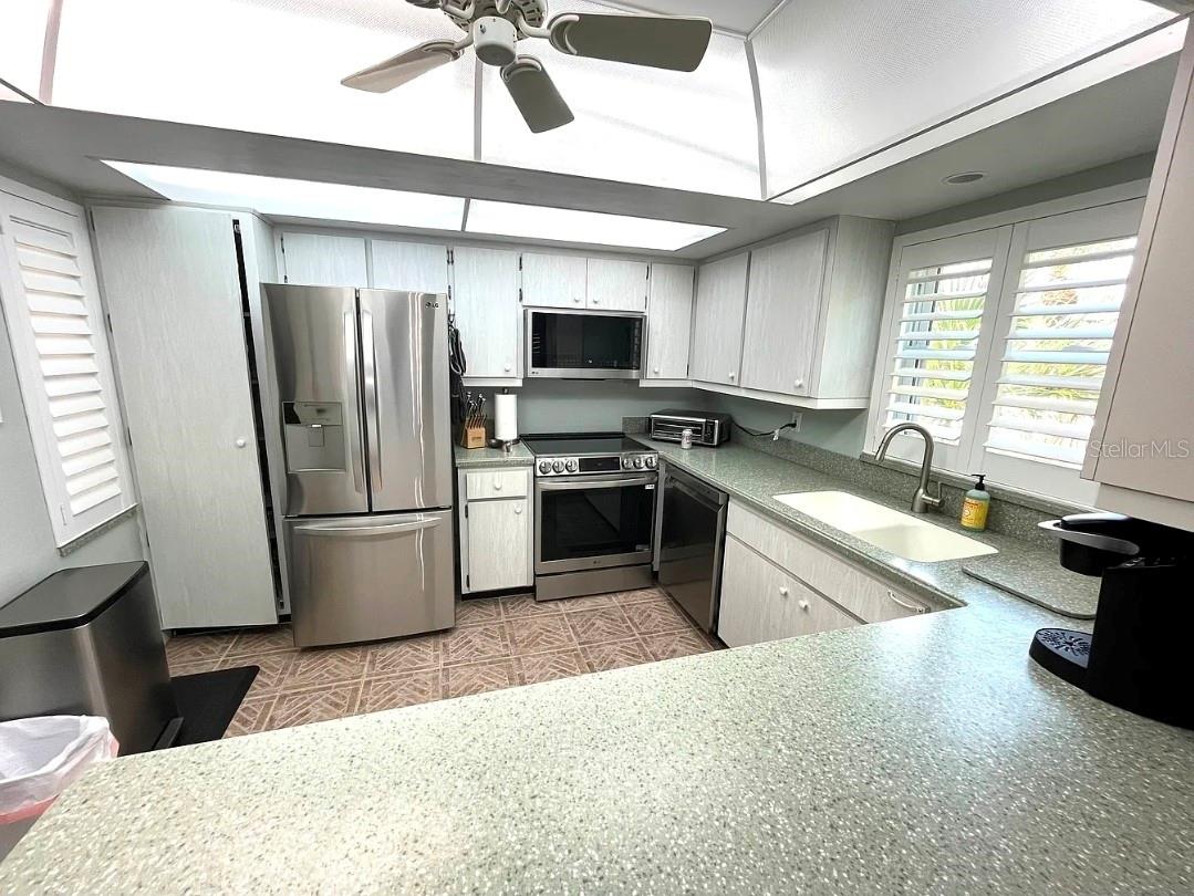 1250 N PORTOFINO DR #301 — photo 4