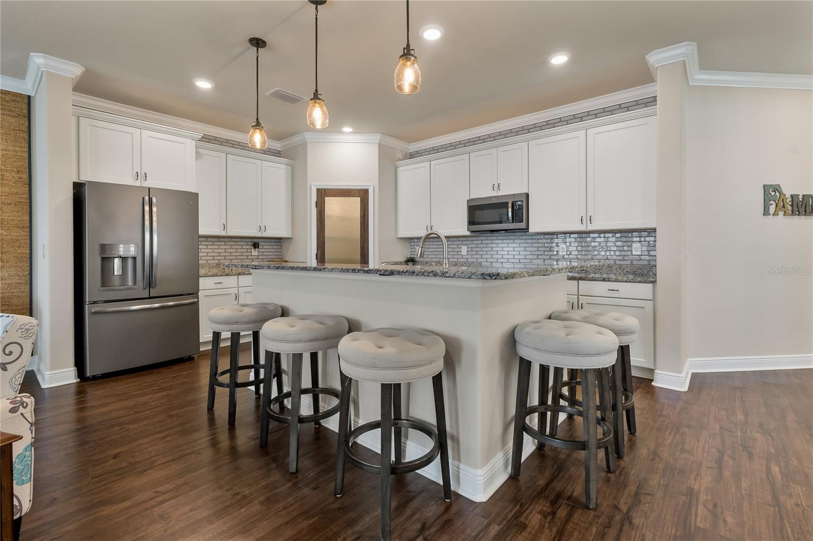 597 OZONA VILLAGE DR — photo 4
