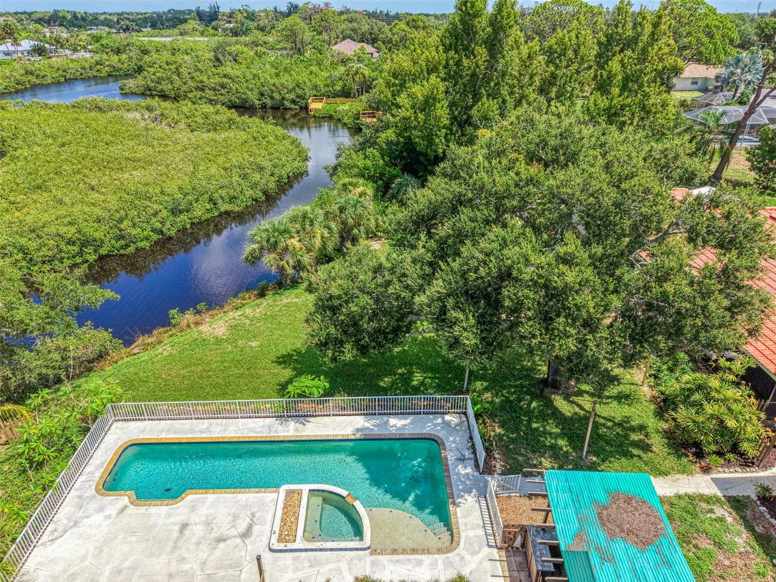 140 S OXFORD DR — photo 40