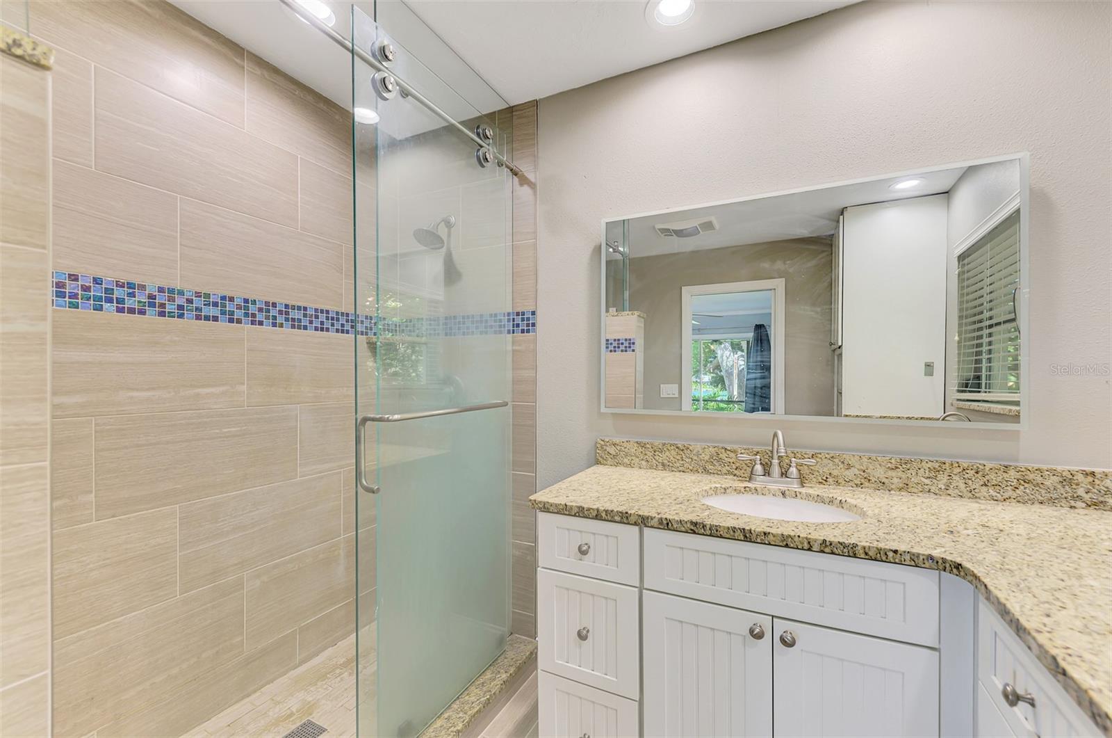 140 S OXFORD DR — photo 29