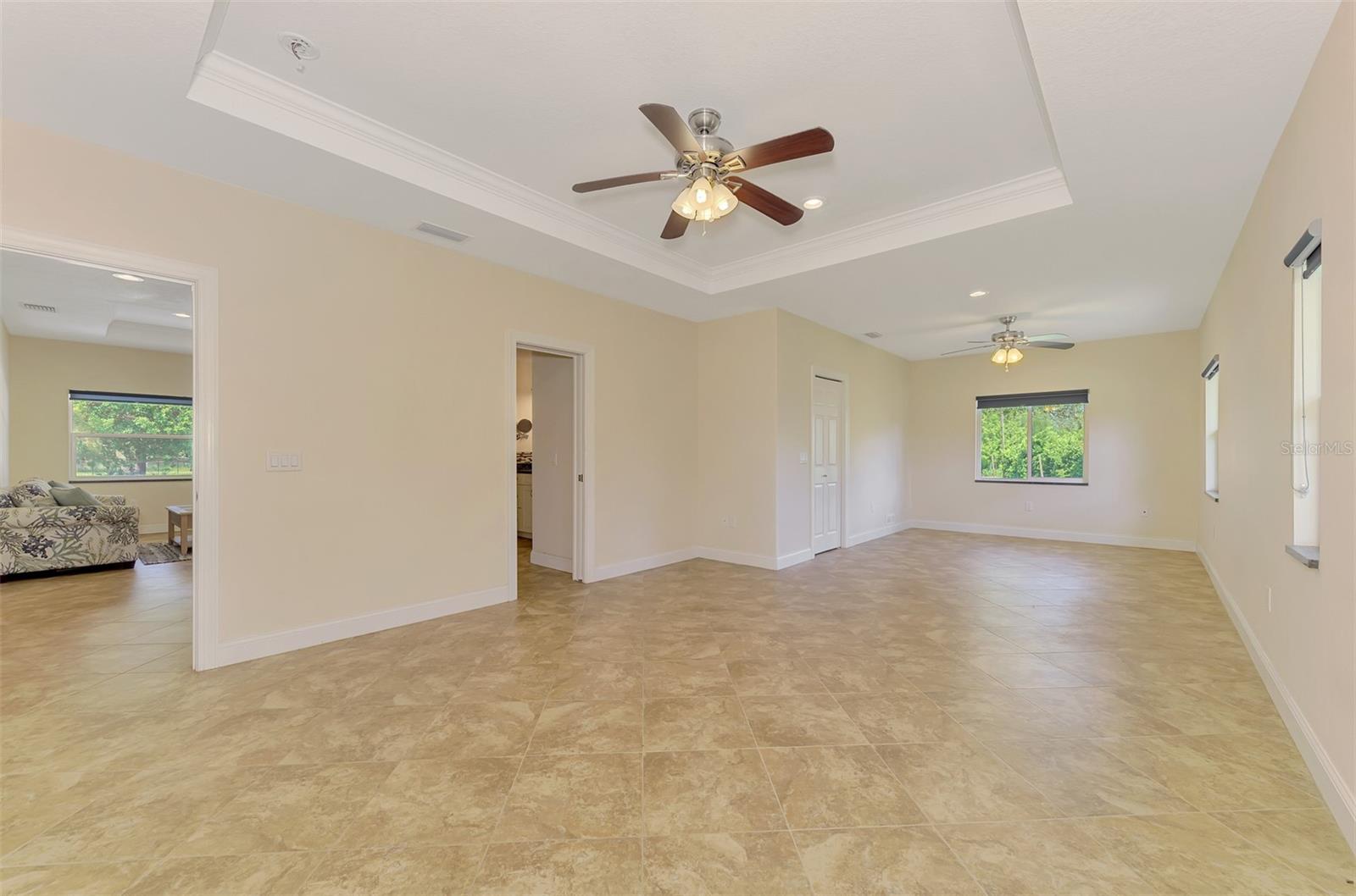140 S OXFORD DR — photo 85