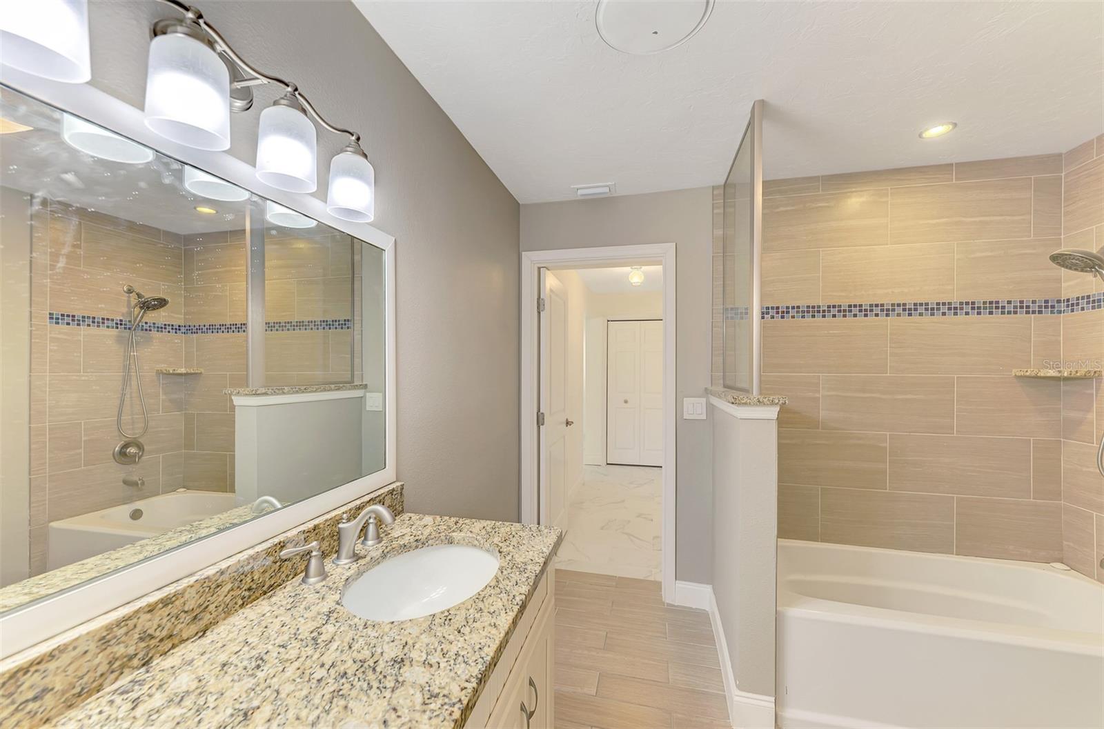140 S OXFORD DR — photo 27