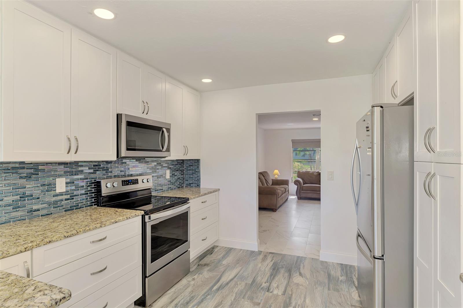 140 S OXFORD DR — photo 14