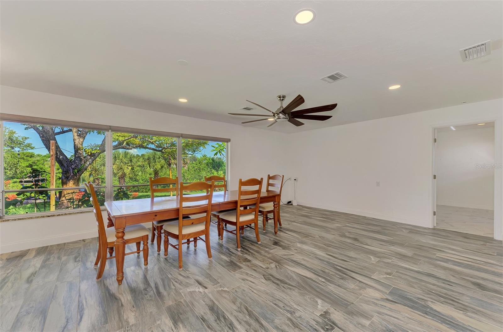 140 S OXFORD DR — photo 24