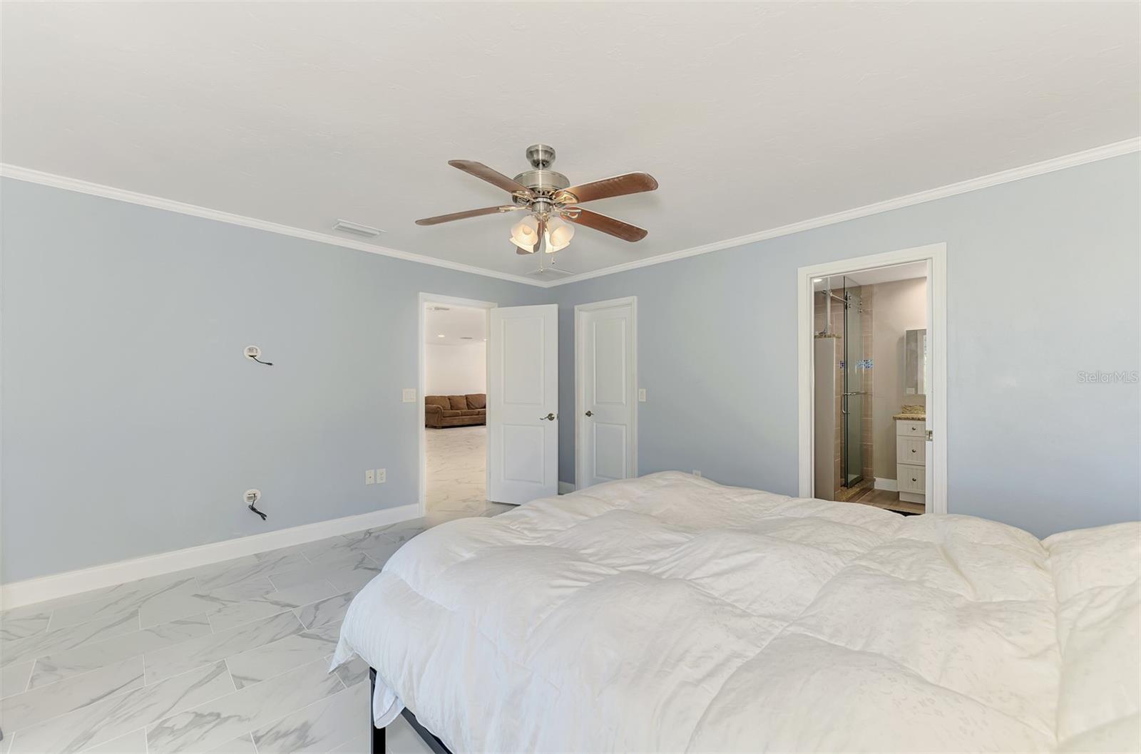 140 S OXFORD DR — photo 33