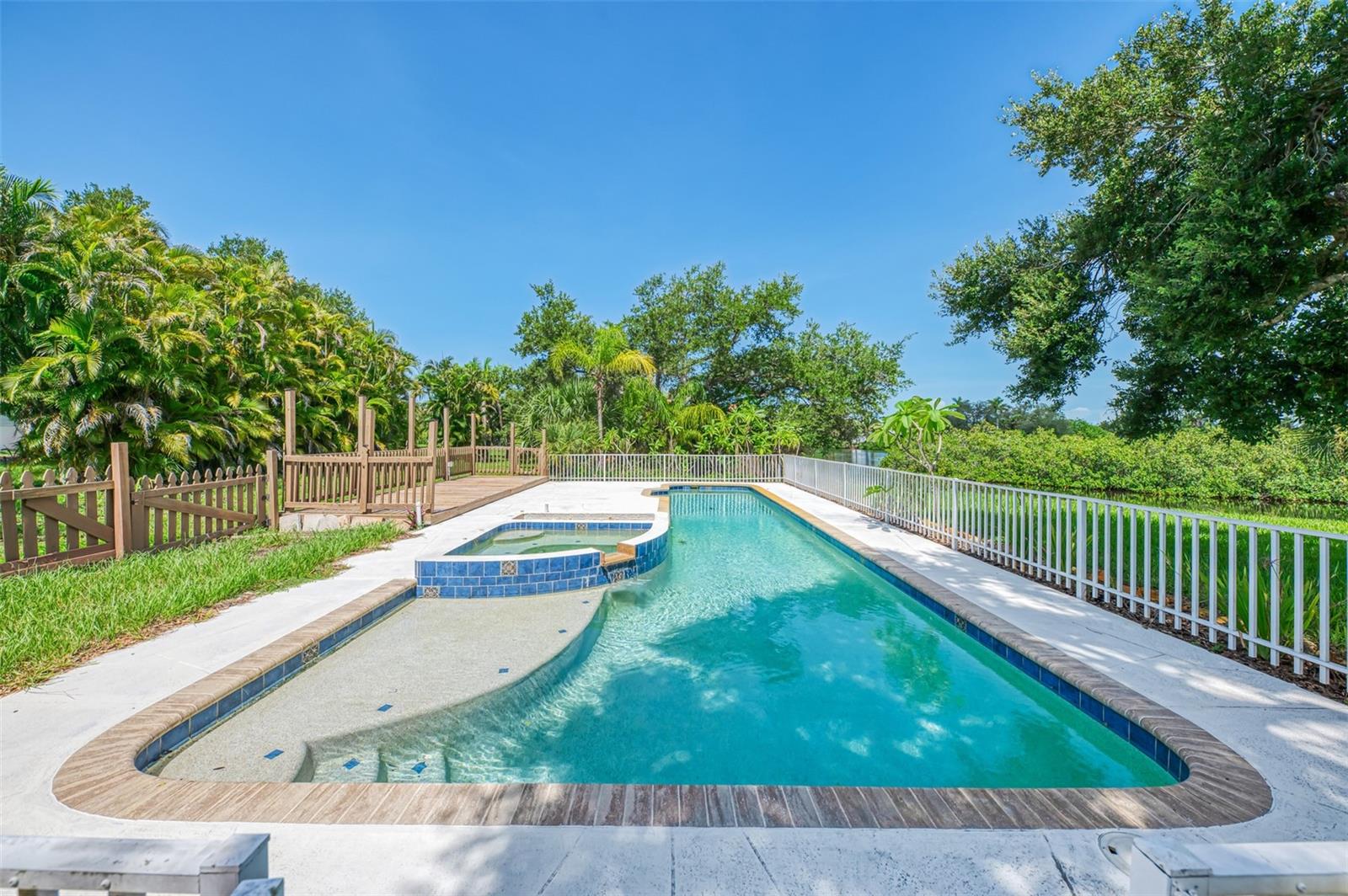 140 S OXFORD DR — photo 41